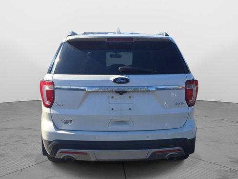 Used 2017 Ford Explorer XLT w/ Equipment Group 202A image 9