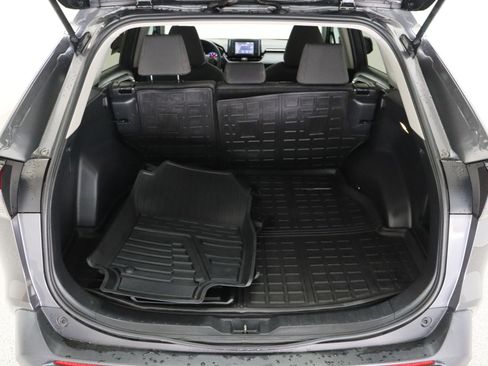 Used 2021 Toyota RAV4 XLE FWD image 31