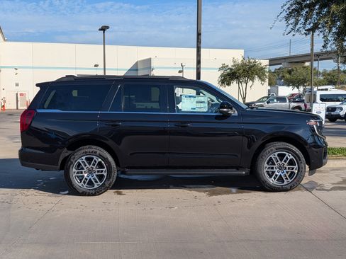 New 2025 Ford Expedition Active image 3