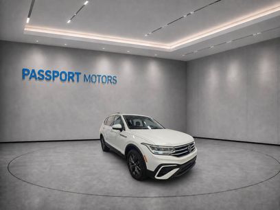 Used 2023 Volkswagen Tiguan SE w/ Panoramic Sunroof Package