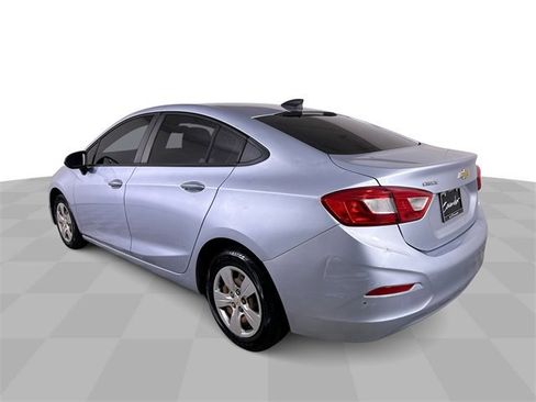 Used 2018 Chevrolet Cruze LS image 6