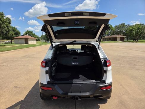 Used 2014 Jeep Cherokee Trailhawk w/ Comfort/Convenience Group AWD/4WD image 34