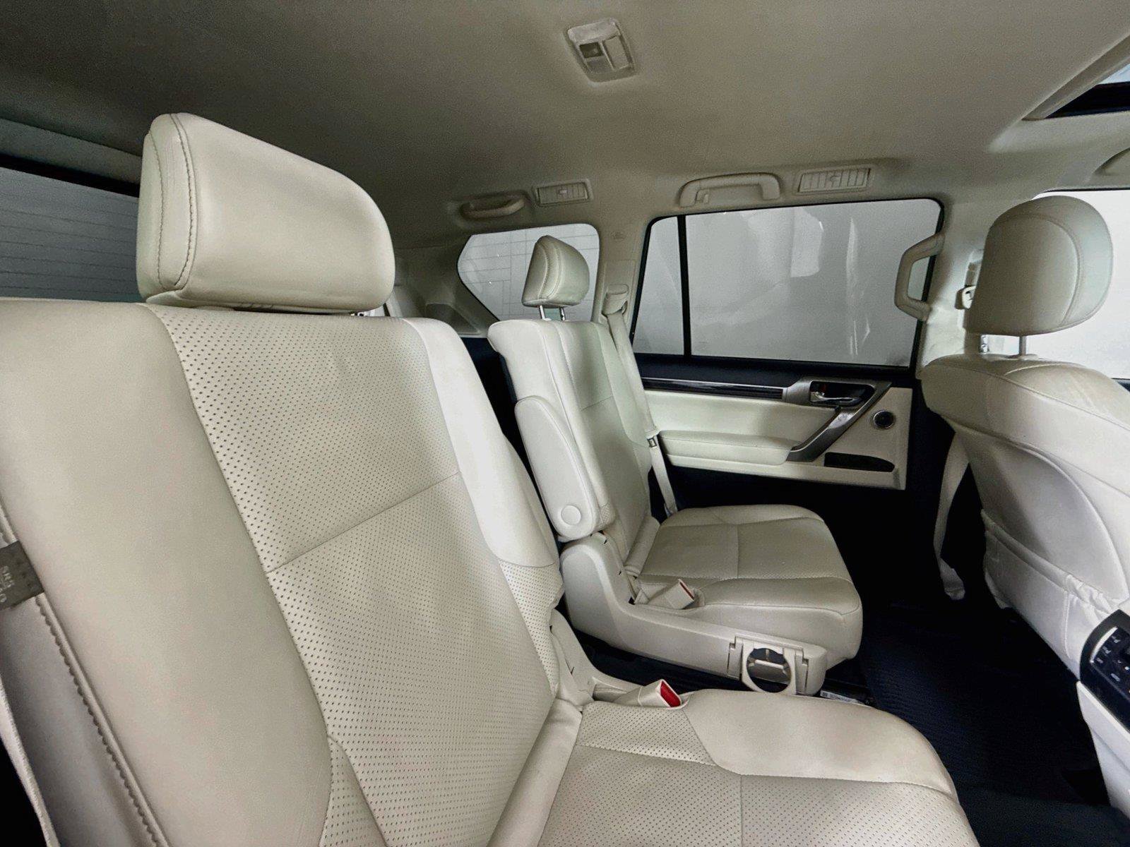 Used 2022 Lexus GX 460 Luxury w/ Sport Design Package AWD/4WD image 46