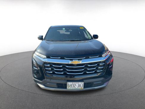 Used 2025 Chevrolet Equinox LT image 2