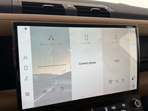 New 2026 Land Rover Defender 130 X-Dynamic SE image 34