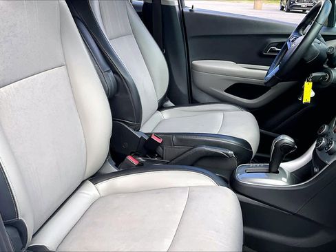 Used 2016 Chevrolet Trax LT w/ LT Convenience Package image 9