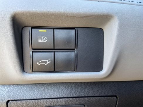 Used 2023 Toyota Highlander LE FWD image 43