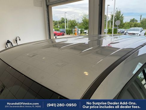 Used 2020 Toyota Highlander LE FWD image 10