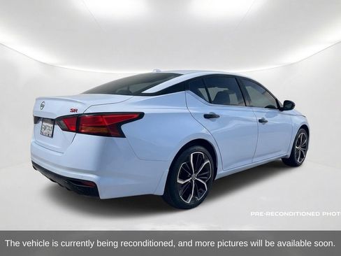 Used 2025 Nissan Altima 2.5 SR FWD image 6