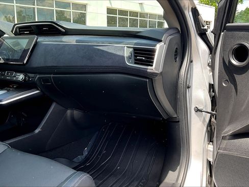 Used 2018 Honda Clarity Touring image 16