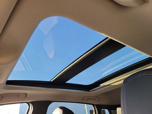 New 2026 Nissan Kicks SR w/ SR Premium Package FWD image 9