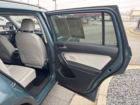 Used 2021 Volkswagen Tiguan SE image 22