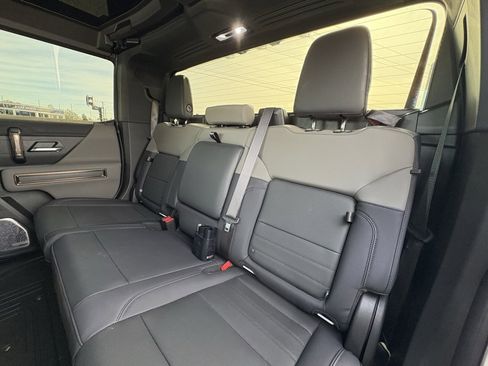 Used 2025 GMC Hummer EV 2X image 27