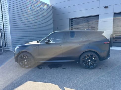 Used 2025 Land Rover Range Rover Sport Dynamic SE AWD/4WD image 2