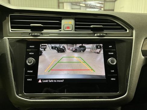 Used 2024 Volkswagen Tiguan SE image 18