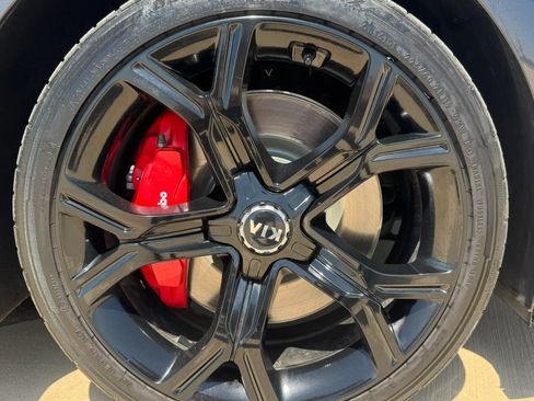 Used 2018 Kia Stinger GT1 AWD/4WD image 19