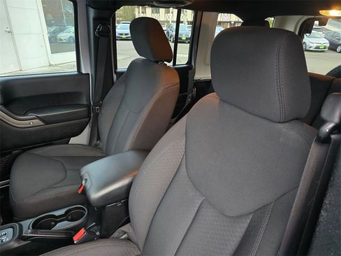 Used 2013 Jeep Wrangler Unlimited Sport image 21