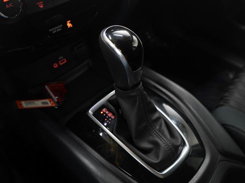 Used 2020 Nissan Rogue SV image 22