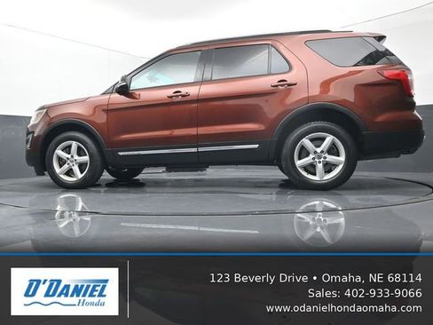 Used 2016 Ford Explorer XLT w/ Equipment Group 202A AWD/4WD image 10