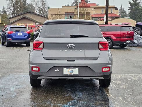 Used 2020 Hyundai Venue SE image 6