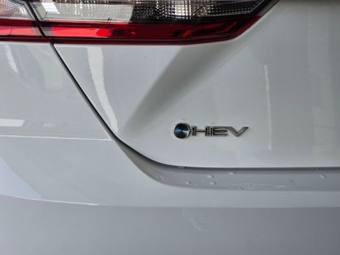 Used 2025 Toyota Camry SE image 14