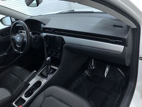 Used 2022 Volkswagen Passat 2.0T SE image 14