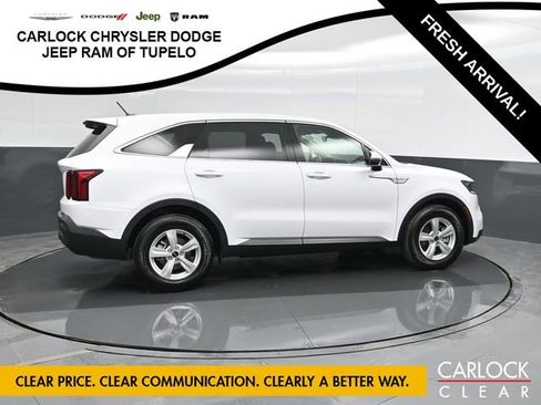 Used 2023 Kia Sorento LX image 4