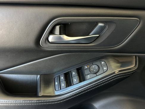Used 2024 Nissan Rogue SV FWD image 10