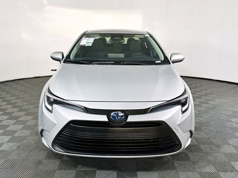 Used 2025 Toyota Corolla LE FWD image 8