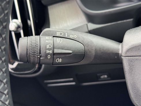 Certified 2023 Volvo XC40 B5 Plus w/ Protection Package Premier image 21