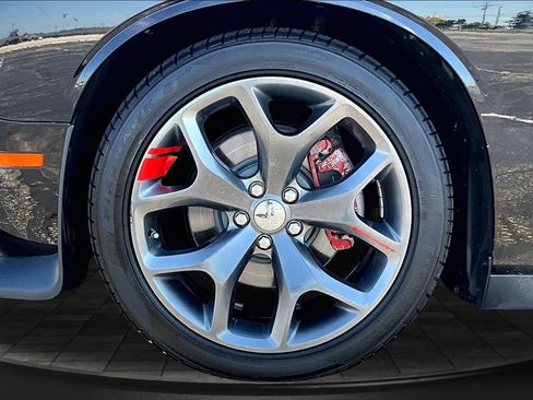 Used 2015 Dodge Challenger R/T w/ Quick Order Package 22B R/T RWD image 9