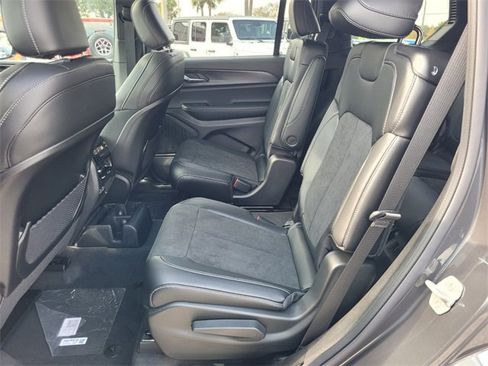 New 2025 Jeep Grand Cherokee L Altitude image 7