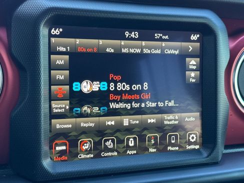 Used 2022 Jeep Gladiator Rubicon w/ LED Lighting Group AWD/4WD image 17