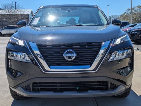 Used 2023 Nissan Rogue SV image 3