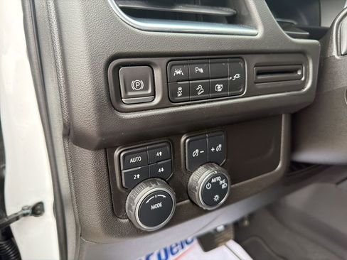 Used 2022 Chevrolet Tahoe Z71 w/ Luxury Package AWD/4WD image 21