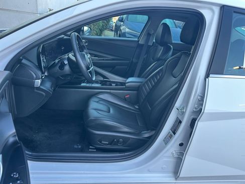 Used 2025 Hyundai Elantra Limited image 38