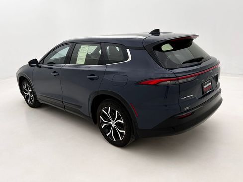 Used 2025 Toyota Crown Signia XLE image 9