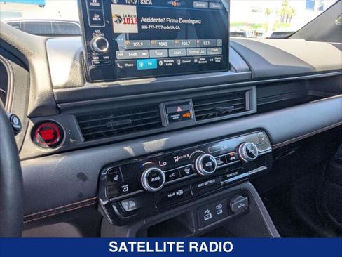 Used 2025 Honda Pilot TrailSport image 17