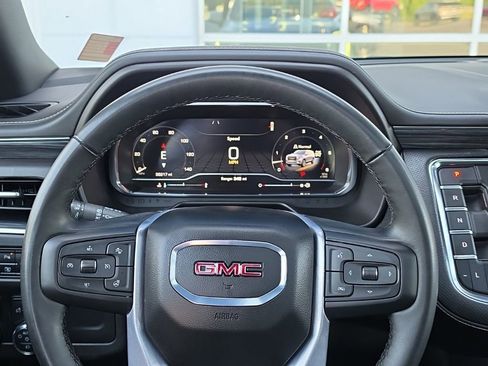 Used 2024 GMC Yukon XL SLT w/ SLT Luxury Package AWD/4WD image 11