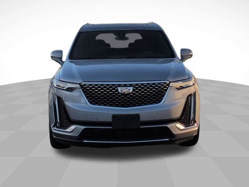 Used 2025 Cadillac XT6 Luxury image 2