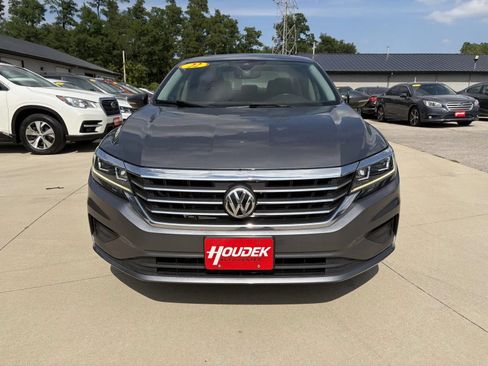 Used 2022 Volkswagen Passat 2.0T SE FWD image 2