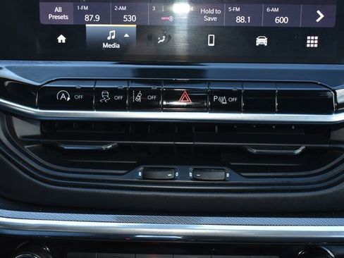 Used 2023 Jeep Compass Limited image 28