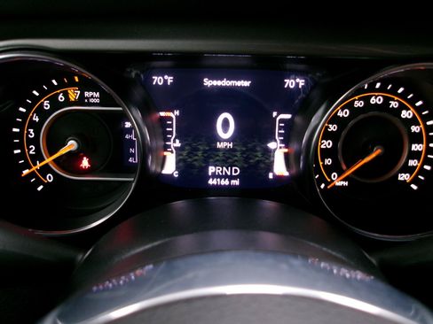 Used 2022 Jeep Wrangler Unlimited Sahara w/ Cold Weather Group AWD/4WD image 6