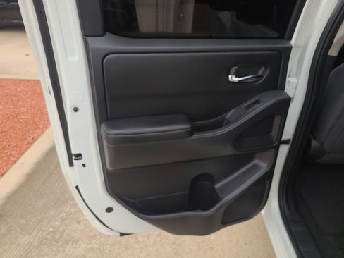 Certified 2025 Nissan Frontier SV RWD image 12
