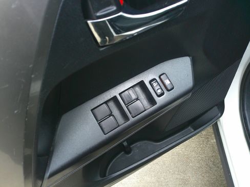 Used 2018 Toyota RAV4 XLE image 18