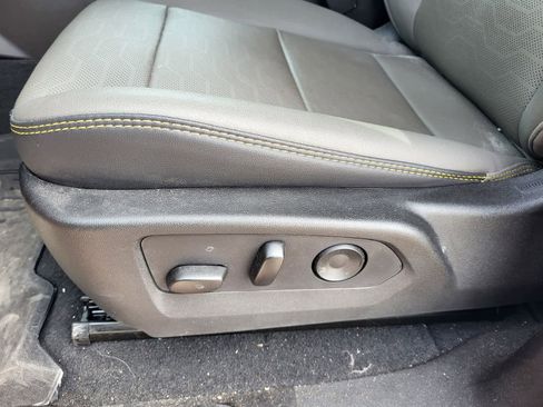 Used 2025 Chevrolet Colorado ZR2 w/ Technology Package AWD/4WD image 13