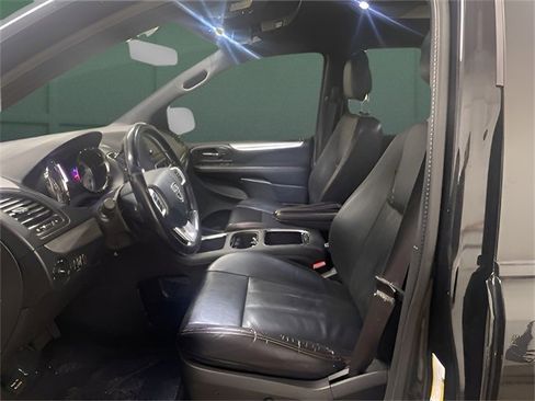 Used 2017 Dodge Grand Caravan GT image 22