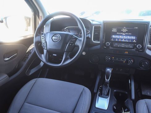Used 2022 Nissan Frontier SV w/ Technology Package image 16