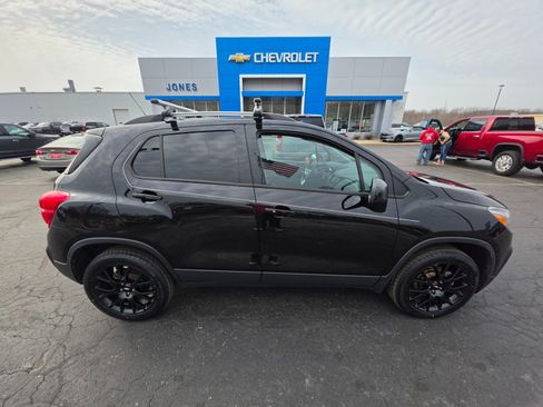 Used 2021 Chevrolet Trax LT w/ Premium Seat Package AWD/4WD image 6