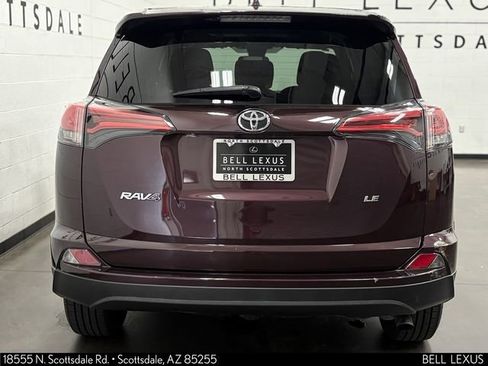 Used 2018 Toyota RAV4 LE FWD image 5